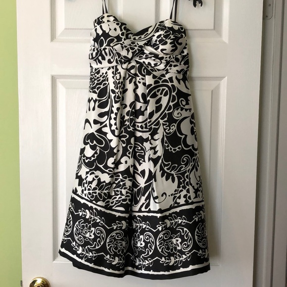 Black and white floral pattern dress. Strapless. - Picture 1 of 3
